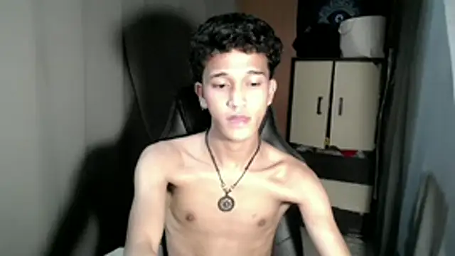 Snapshot of kenbigcockxx chatting on November 20, 2025, 5:34 pm kenbigcockxx online show from November 20, 2025, 5:34 pm