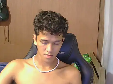 Snapshot of kenbigcockxx chatting on December 18, 2025, 1:17 pm kenbigcockxx online show from December 18, 2025, 1:17 pm