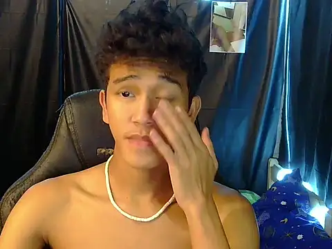 Snapshot of kenbigcockxx chatting on March 27, 2026, 2:50 pm kenbigcockxx online show from March 27, 2026, 2:50 pm