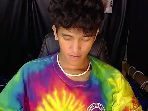 Snapshot of kenbigcockxx chatting on April 5, 2026, 12:57 pm kenbigcockxx online show from April 5, 2026, 12:57 pm