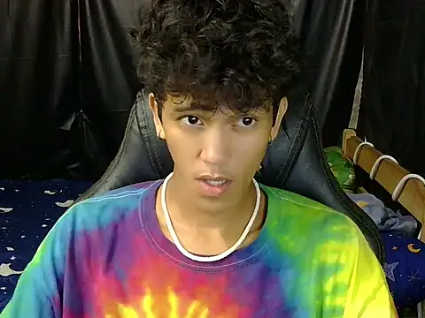 Snapshot of kenbigcockxx chatting on April 8, 2026, 11:32 am kenbigcockxx online show from April 8, 2026, 11:32 am