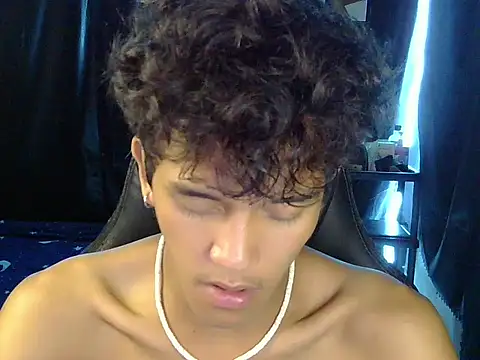 Snapshot of kenbigcockxx chatting on April 12, 2026, 4:23 pm kenbigcockxx online show from April 12, 2026, 4:23 pm