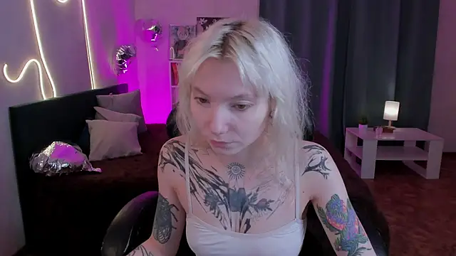 Snapshot of tattoo_art_baby chatting on May 27, 2026, 1:57 am tattoo art baby online show from May 27, 2026, 1:57 am