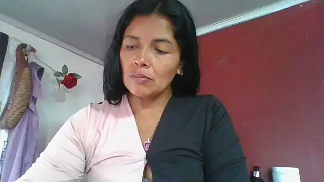 DianaOchoa  online show from April 27, 2026, 8:40 pm