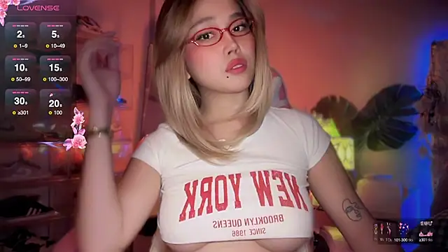 Snapshot of SarasayTS chatting on September 25, 2025, 4:54 pm SarasayTS online show from September 25, 2025, 4:54 pm