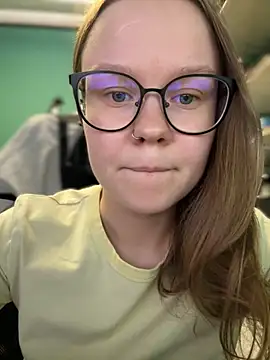 Snapshot of _CherryBloom_ chatting on September 9, 2025, 12:59 pm CherryBloom online show from September 9, 2025, 12:59 pm