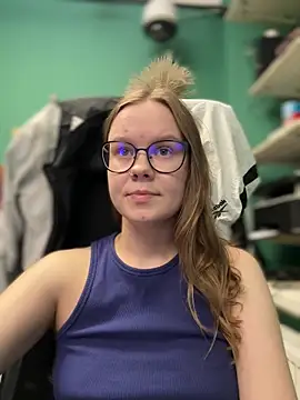 Snapshot of _CherryBloom_ chatting on September 16, 2025, 12:28 pm CherryBloom online show from September 16, 2025, 12:28 pm