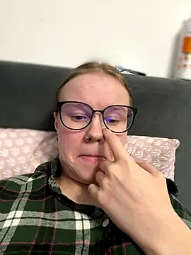 Snapshot of _CherryBloom_ chatting on September 21, 2025, 5:36 pm CherryBloom online show from September 21, 2025, 5:36 pm