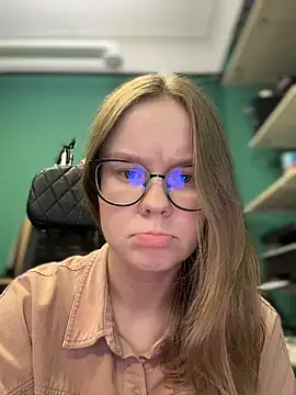 Snapshot of _CherryBloom_ chatting on September 22, 2025, 1:13 pm CherryBloom online show from September 22, 2025, 1:13 pm