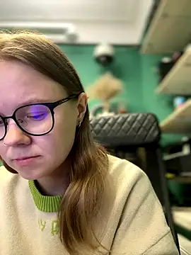 Snapshot of _CherryBloom_ chatting on September 24, 2025, 7:44 am CherryBloom online show from September 24, 2025, 7:44 am