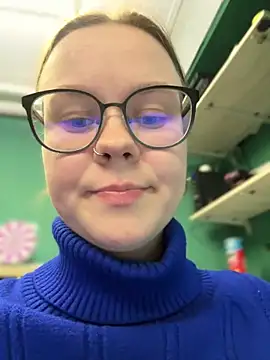 Snapshot of _CherryBloom_ chatting on September 25, 2025, 8:45 pm CherryBloom online show from September 25, 2025, 8:45 pm