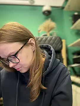 Snapshot of _CherryBloom_ chatting on September 29, 2025, 7:46 am CherryBloom online show from September 29, 2025, 7:46 am