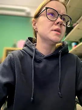 Snapshot of _CherryBloom_ chatting on September 29, 2025, 7:51 pm CherryBloom online show from September 29, 2025, 7:51 pm