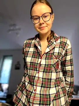 Snapshot of _CherryBloom_ chatting on September 30, 2025, 8:19 am CherryBloom online show from September 30, 2025, 8:19 am