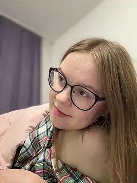 Snapshot of _CherryBloom_ chatting on September 30, 2025, 8:25 pm CherryBloom online show from September 30, 2025, 8:25 pm