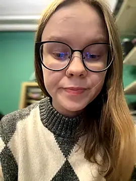 Snapshot of _CherryBloom_ chatting on October 3, 2025, 7:05 am CherryBloom online show from October 3, 2025, 7:05 am