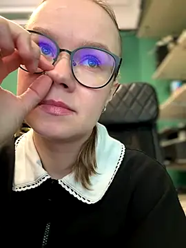 Snapshot of _CherryBloom_ chatting on October 14, 2025, 7:20 am CherryBloom online show from October 14, 2025, 7:20 am