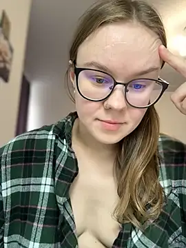 Snapshot of _CherryBloom_ chatting on October 21, 2025, 11:22 am CherryBloom online show from October 21, 2025, 11:22 am