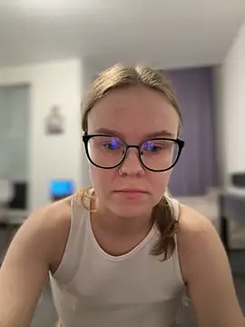 Snapshot of _CherryBloom_ chatting on October 25, 2025, 4:02 pm CherryBloom online show from October 25, 2025, 4:02 pm