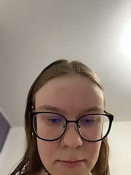 Snapshot of _CherryBloom_ chatting on December 19, 2025, 12:23 pm CherryBloom online show from December 19, 2025, 12:23 pm