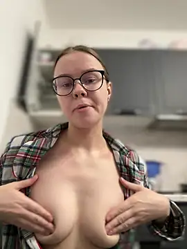 Snapshot of _CherryBloom_ chatting on January 14, 2026, 6:19 am CherryBloom online show from January 14, 2026, 6:19 am