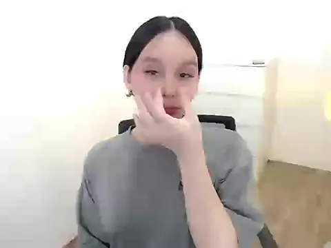 Snapshot of holly_tabby chatting on October 17, 2025, 7:05 pm holly tabby online show from October 17, 2025, 7:05 pm