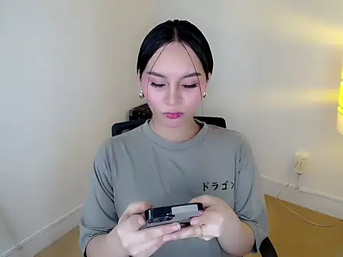 Snapshot of holly_tabby chatting on January 6, 2026, 9:18 pm holly tabby online show from January 6, 2026, 9:18 pm