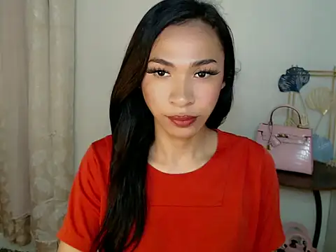 Snapshot of Annaloula chatting on November 19, 2025, 1:33 pm Annaloula online show from November 19, 2025, 1:33 pm