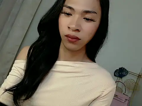 Snapshot of Annaloula chatting on November 26, 2025, 4:30 pm Annaloula online show from November 26, 2025, 4:30 pm