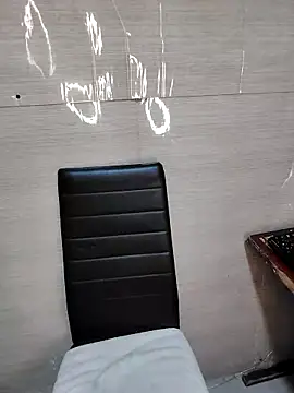 lunna 07 online show from September 30, 2025, 4:01 pm