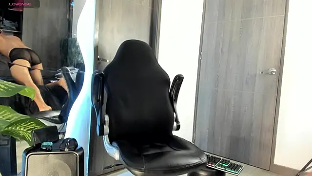 Snapshot of Dimitri_Bass chatting on June 2, 2026, 6:10 pm Dimitri Bass online show from June 2, 2026, 6:10 pm
