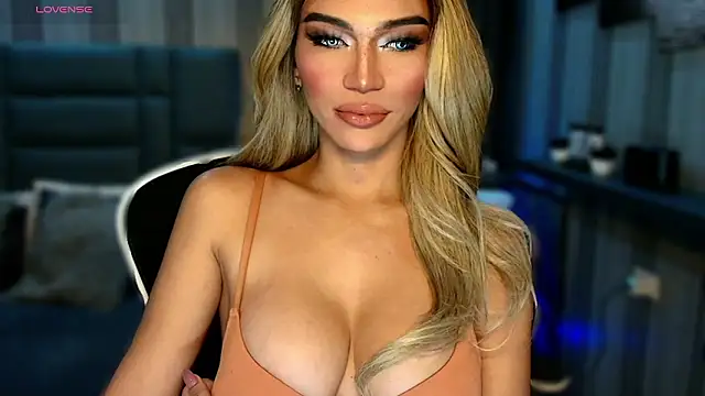 Snapshot of Huntress_xxx chatting on February 2, 2026, 1:04 am Huntress xxx online show from February 2, 2026, 1:04 am