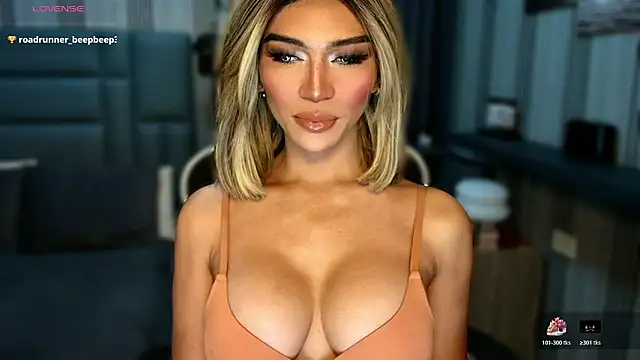 Snapshot of Huntress_xxx chatting on February 4, 2026, 2:17 am Huntress xxx online show from February 4, 2026, 2:17 am