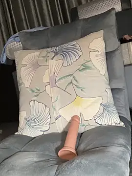 meiiijr55 online show from October 28, 2025, 5:04 pm