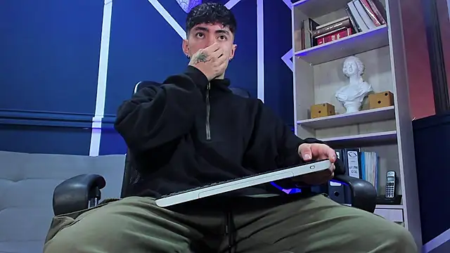 Snapshot of etham_wolf_ chatting on September 22, 2025, 12:29 pm etham wolf online show from September 22, 2025, 12:29 pm