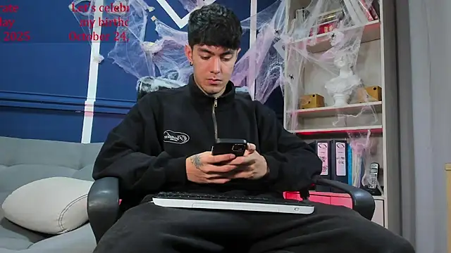 Snapshot of etham_wolf_ chatting on October 17, 2025, 2:19 pm etham wolf online show from October 17, 2025, 2:19 pm