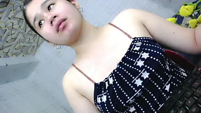 Snapshot of skinnygirl_69 chatting on July 31, 2026, 1:43 pm skinnygirl 69 online show from July 31, 2026, 1:43 pm