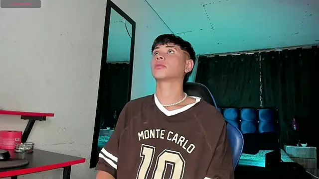 Jostin18 online show from April 17, 2026, 7:39 pm