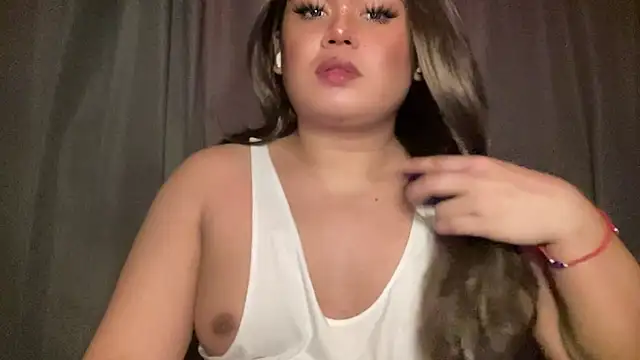 RedHead Thalia online show from April 6, 2026, 8:32 pm