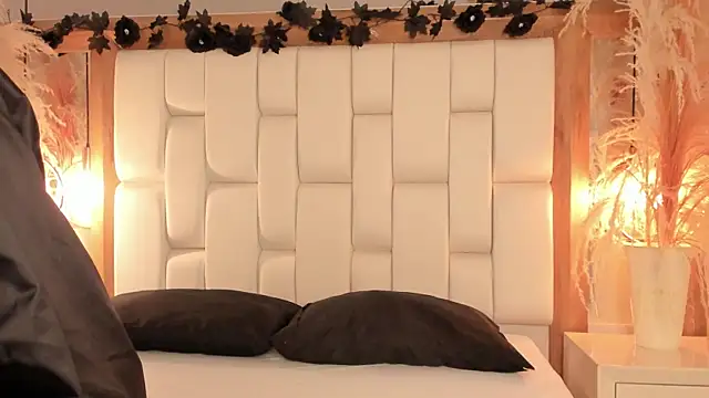 Daphne And Roger online show from January 13, 2026, 11:04 am