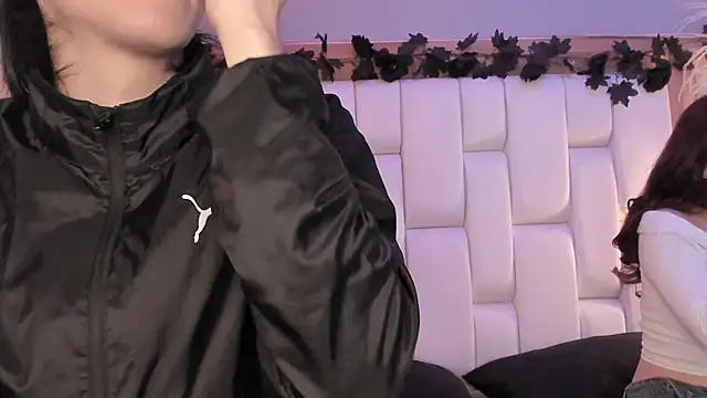 Daphne And Roger online show from April 23, 2026, 11:09 am