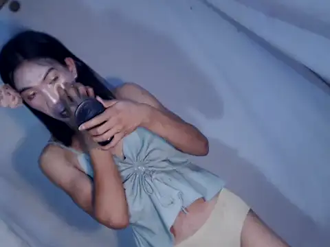 xyourdreamtrans online show from December 22, 2025, 2:52 am