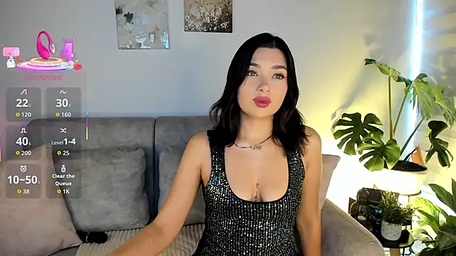 Estrer collins online show from November 26, 2025, 7:26 pm