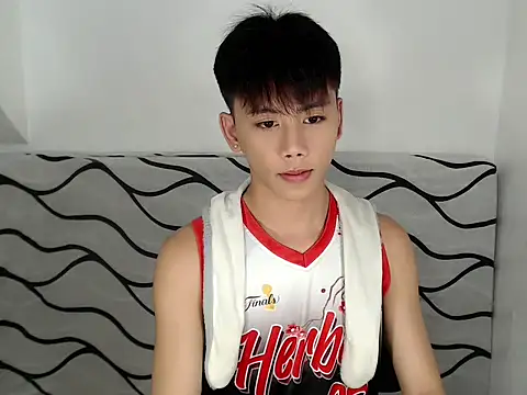 Snapshot of ynotyu chatting on July 10, 2026, 4:42 pm ynotyu online show from July 10, 2026, 4:42 pm