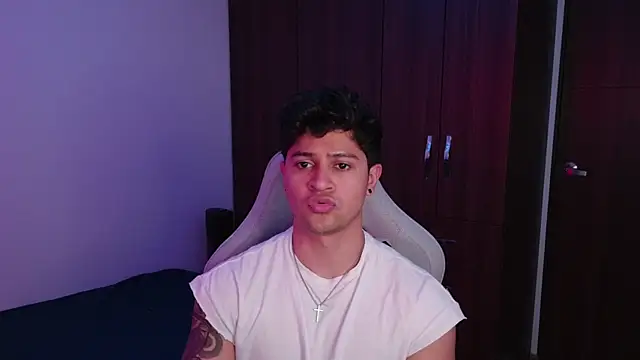 domsantiago  online show from September 26, 2025, 12:25 am