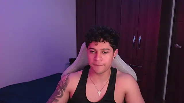 domsantiago  online show from October 6, 2025, 3:26 am