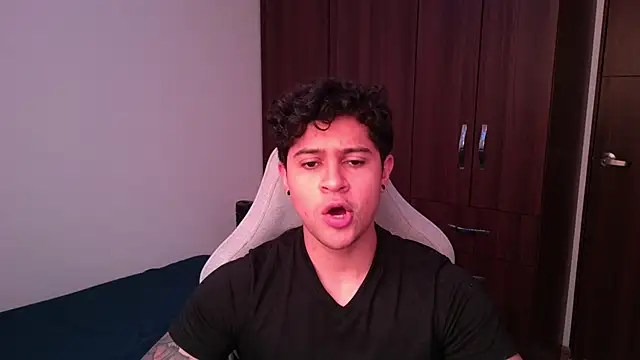 domsantiago  online show from October 9, 2025, 7:56 pm