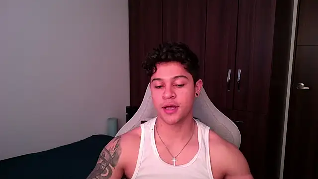 domsantiago  online show from October 13, 2025, 3:01 pm