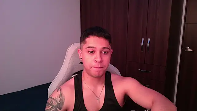 domsantiago  online show from October 15, 2025, 5:35 pm