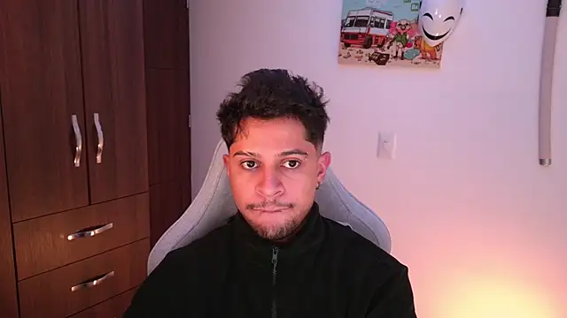 domsantiago  online show from December 15, 2025, 2:05 am